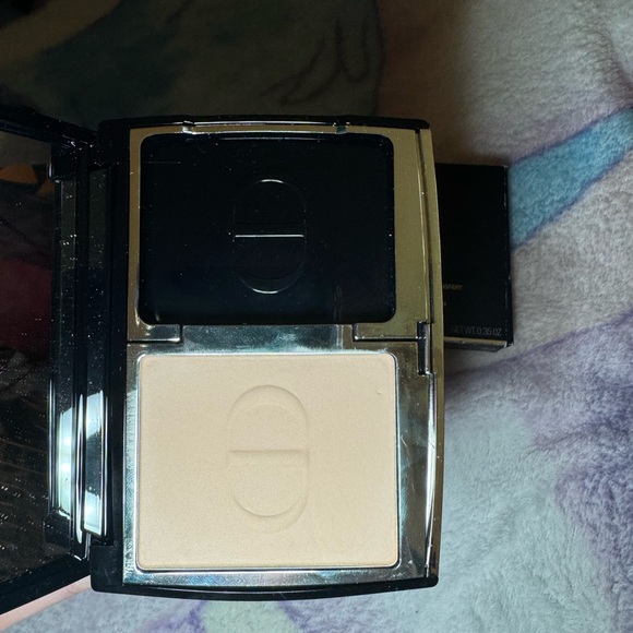 Dior powder foundation 2.5N - Picture 2 of 3